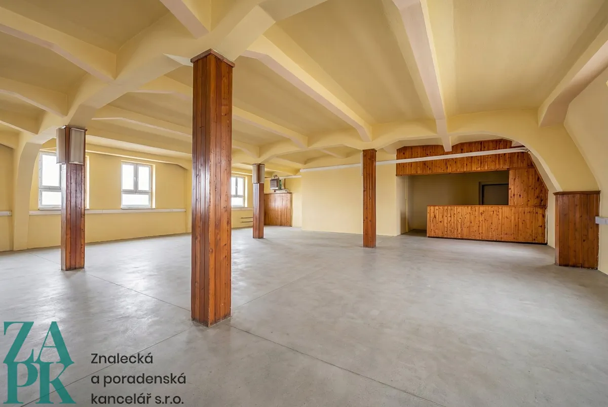 Pronájem kanceláře 196 m²
